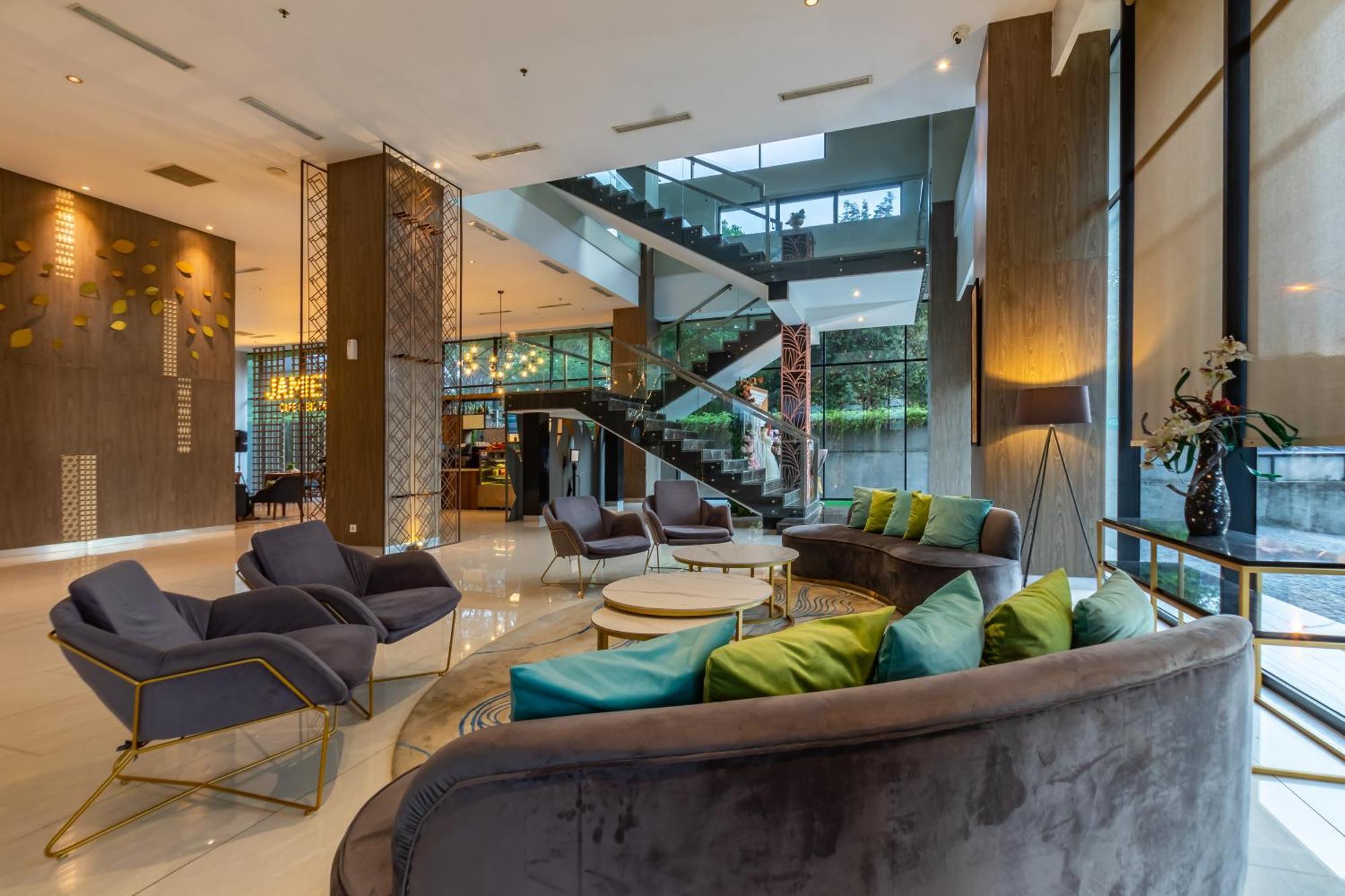Hotel Ayola Lippo Cikarang Exteriér fotografie